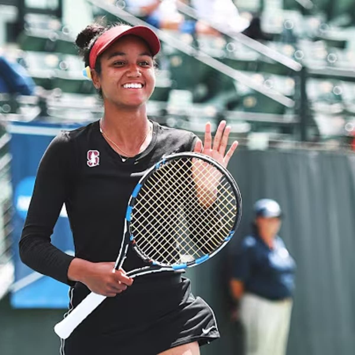 Stanford Women's Tennis Das Damentennisteam der Stanford University auf dem Platz während eines Wettkampfs