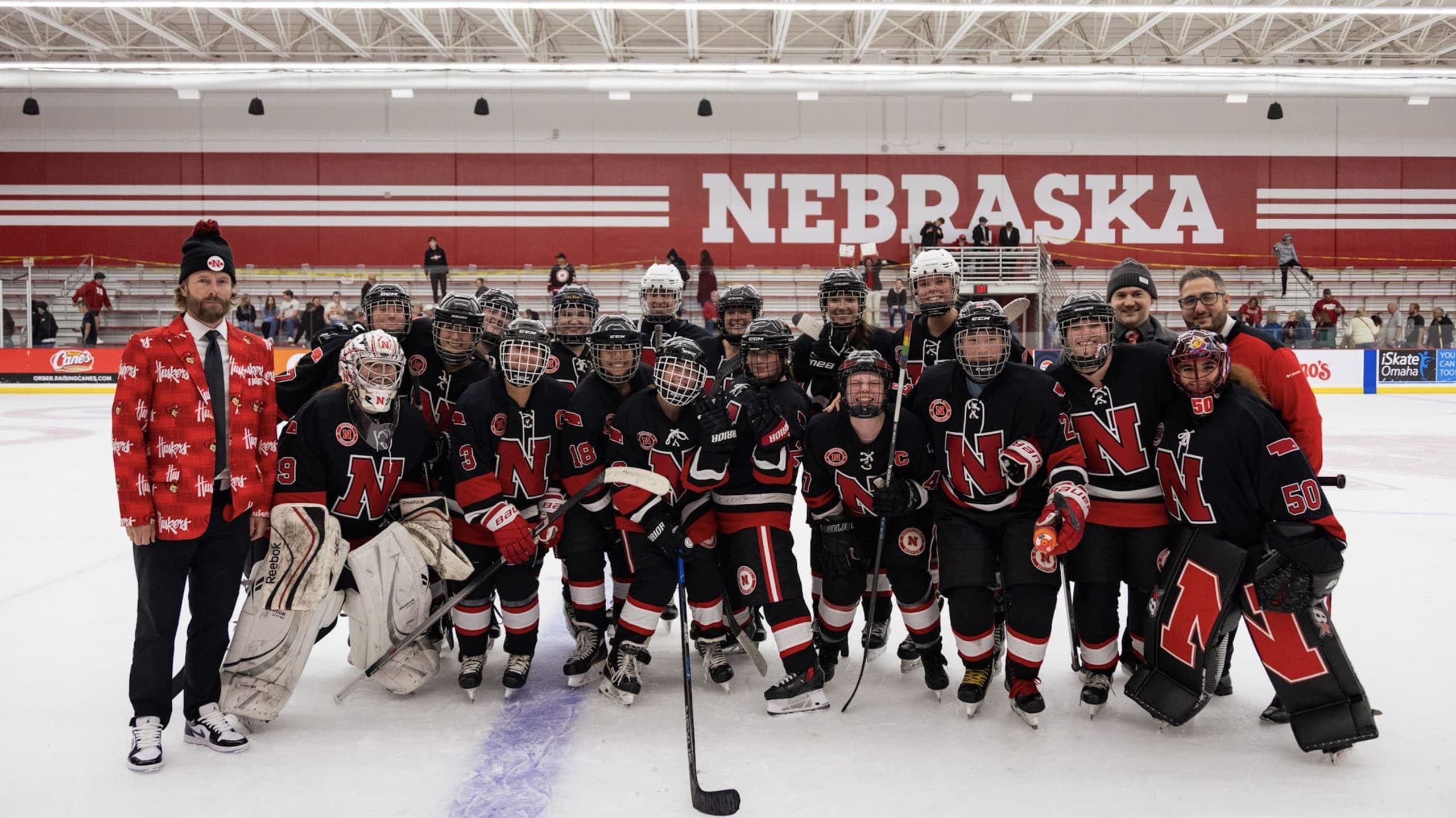 College-Eishockey-Sportler in Aktion – US-College-Sport-Recruiting mit Smarthlete.