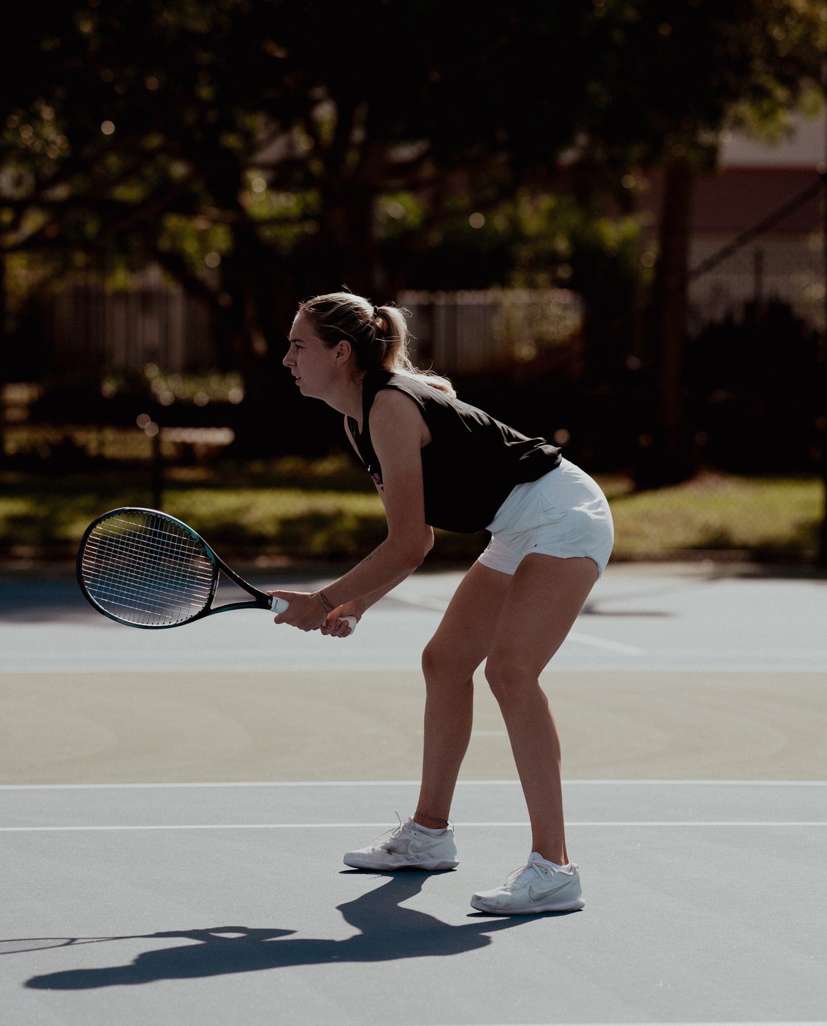 Selina Pichler – College-Tennisspielerin in Bereitschaftsstellung College-Tennisspielerin Selina Pichler in Bereitschaftsstellung.